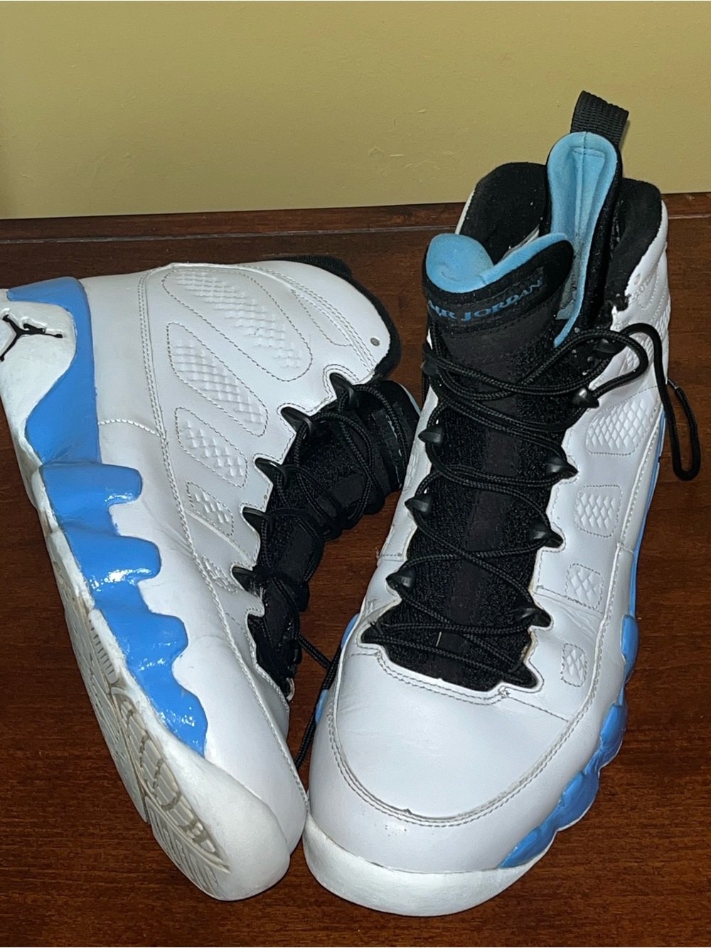 Air Jordan Retro 9 “University Blue” Size 10